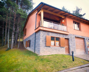 Fantastica casa a la Molina amb jardí en plena natura